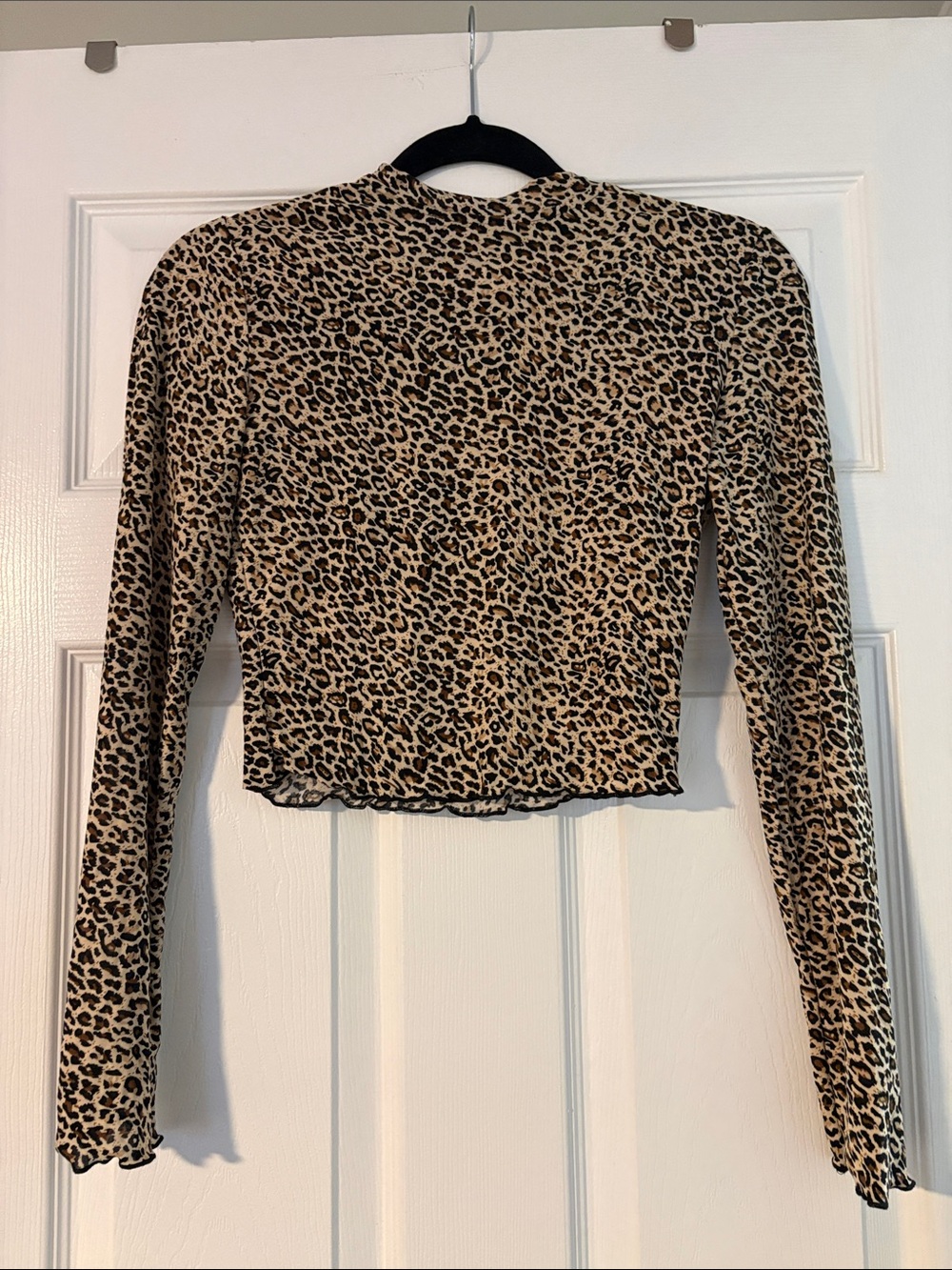 SHEIN Beige and Black Leopard Print Long Sleeve Crop Top